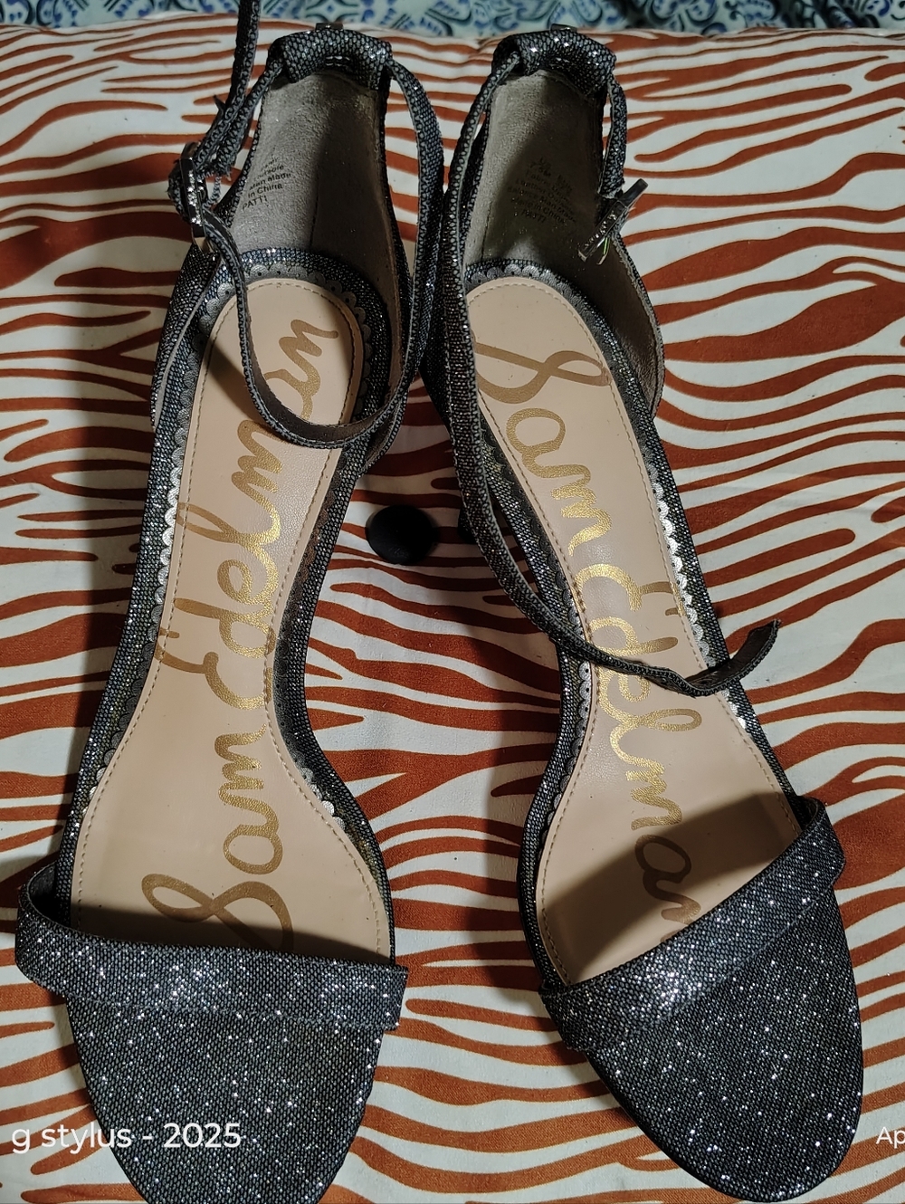 😲🔥 SAM EDELMAN - WOMENS 7.5 Silver Glitter Ankle Strap Sandals- ( Brand New )